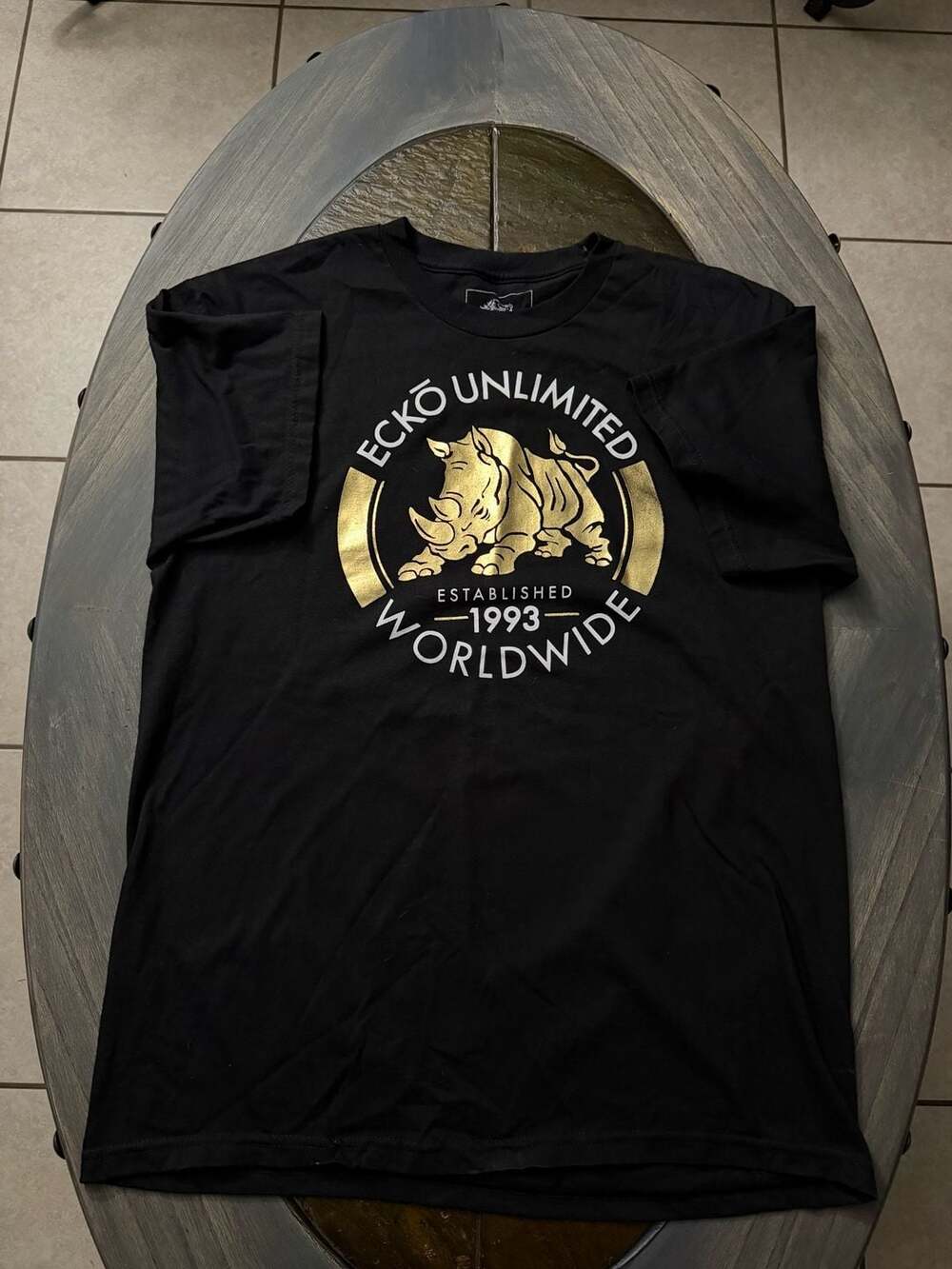 Y2K Ecko Unltd Graphic T-Shirt Size L Black Gold Rhino